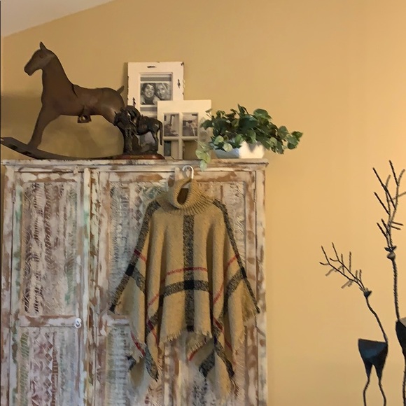 WD.NY Fringe Poncho - Picture 4 of 12